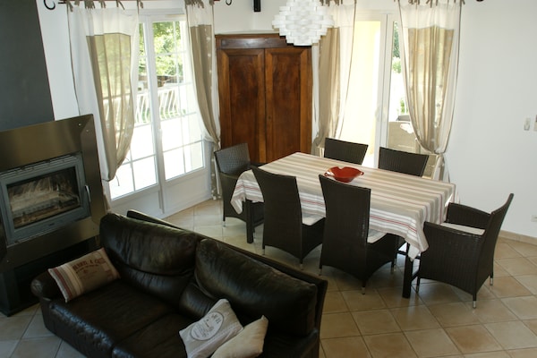 Foto van Villa in Reillanne met Zwembad - Vakantiehuis in Reillanne - DiningRoom