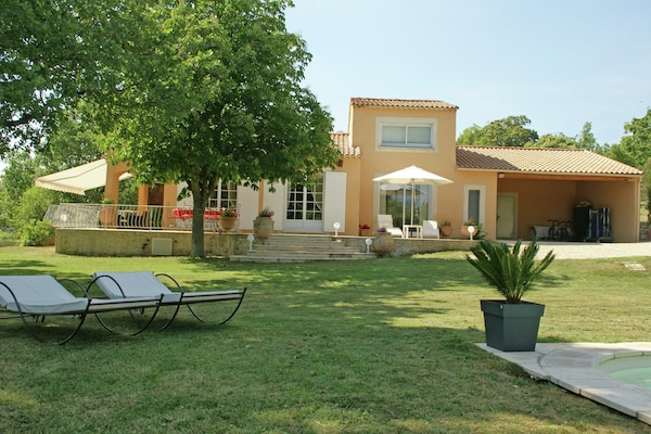 Foto van Villa in Reillanne met Zwembad - Vakantiehuis in Reillanne - ExteriorSummer