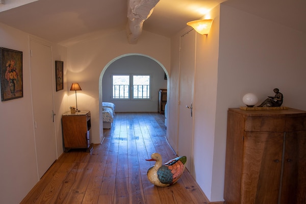 Foto van Huis van een parfumeur uit de 18e eeuw, verwarmd zwembad en uitzicht - Landing