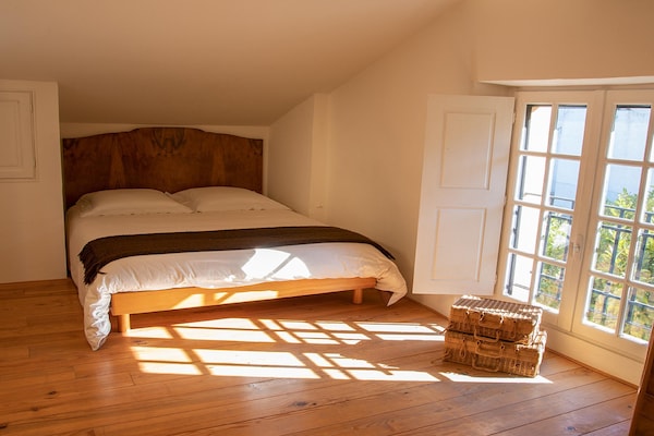 Foto van Huis van een parfumeur uit de 18e eeuw, verwarmd zwembad en uitzicht - BedRoom