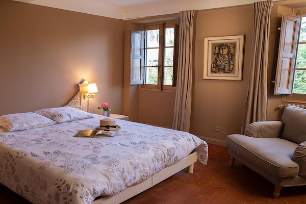 Foto van Huis van een parfumeur uit de 18e eeuw, verwarmd zwembad en uitzicht - BedRoom