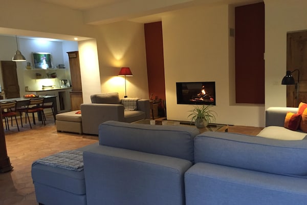 Foto van Huis van een parfumeur uit de 18e eeuw, verwarmd zwembad en uitzicht - LivingRoom