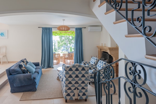 Foto van Villa met zeezicht en zwembad - Vakantiehuis in Vallauris - LivingRoom