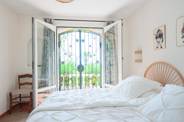 Foto van Villa met zeezicht en zwembad - Vakantiehuis in Vallauris - BedRoom