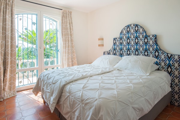 Foto van Villa met zeezicht en zwembad - Vakantiehuis in Vallauris - BedRoom