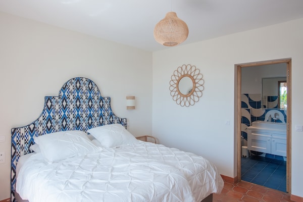 Foto van Villa met zeezicht en zwembad - Vakantiehuis in Vallauris - BedRoom