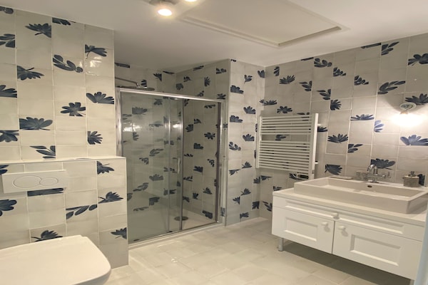 Foto van Villa met zeezicht en zwembad - Vakantiehuis in Vallauris - BathRoom