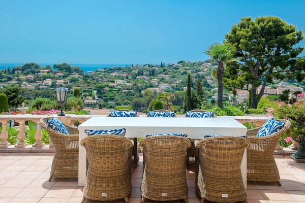 Foto van Villa met zeezicht en zwembad - Vakantiehuis in Vallauris - TerraceBalcony