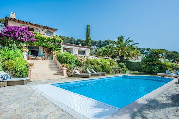 Foto van Villa met zeezicht en zwembad - Vakantiehuis in Vallauris - ExteriorSummer