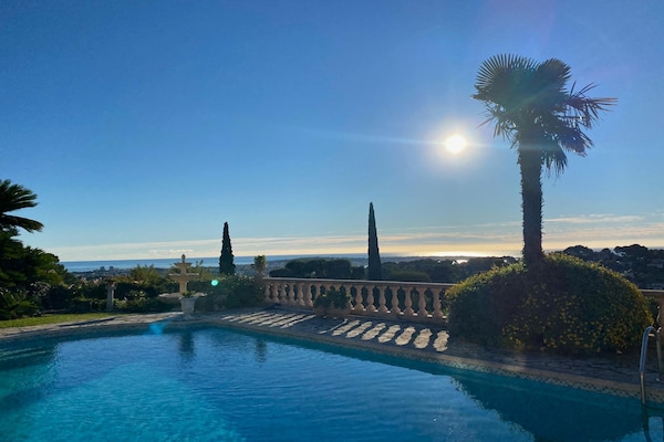 Foto van Villa met zeezicht en zwembad - Vakantiehuis in Vallauris - PoolOfHouse