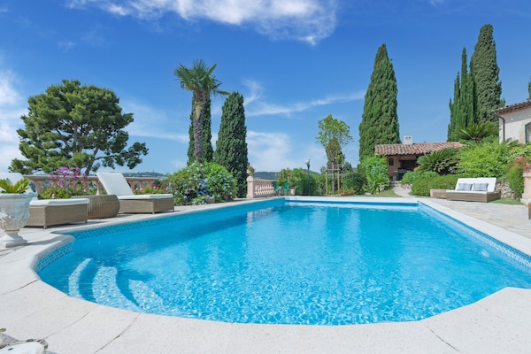 Foto van Villa met zeezicht en zwembad - Vakantiehuis in Vallauris - PoolOfHouse