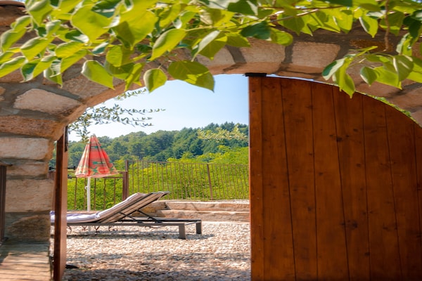 Foto van Verborgen toevluchtsoord in Chassiers - Vakantiehuis in Chassiers - ExteriorSummer