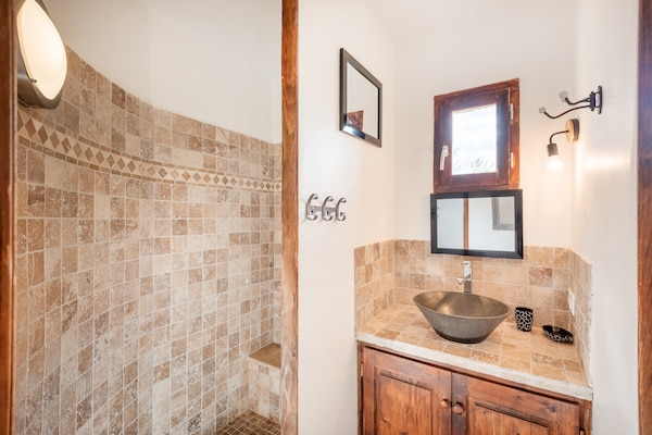 Foto van Verborgen toevluchtsoord in Chassiers - Vakantiehuis in Chassiers - BathRoom
