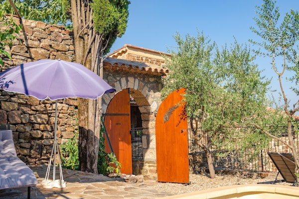 Foto van Verborgen toevluchtsoord in Chassiers - Vakantiehuis in Chassiers - ExteriorSummer