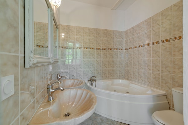 Foto van Schitterend château bij het Canal du Midi - Vakantiehuis in La Bastide D'anjou - BathRoom