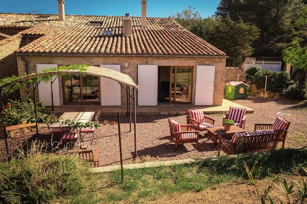 Foto van Zonnige ontsnapping naar sereniteit - Vakantiehuis in Fraissé-Des-Corbieres - ExteriorSummer