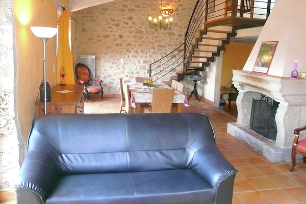 Foto van Zonnige ontsnapping naar sereniteit - Vakantiehuis in Fraissé-Des-Corbieres - LivingRoom