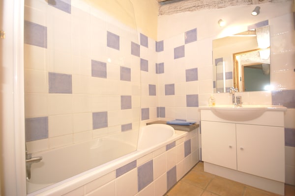 Foto van Zonnige ontsnapping naar sereniteit - Vakantiehuis in Fraissé-Des-Corbieres - BathRoom