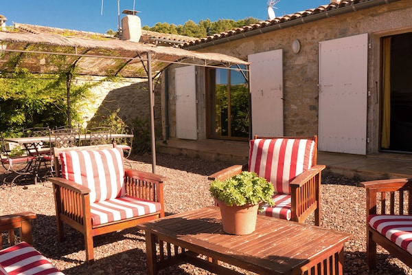 Foto van Zonnige ontsnapping naar sereniteit - Vakantiehuis in Fraissé-Des-Corbieres - TerraceBalcony