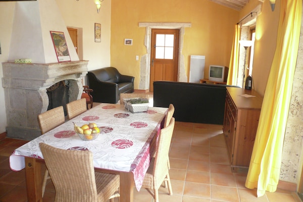 Foto van Zonnige ontsnapping naar sereniteit - Vakantiehuis in Fraissé-Des-Corbieres - LivingRoom