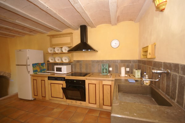 Foto van Zonnige ontsnapping naar sereniteit - Vakantiehuis in Fraissé-Des-Corbieres - Kitchen
