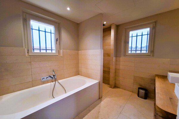 Foto van Schilderachtige villa in het hart van de Alpilles - Vakantiehuis in Saint-Rémy-de-Provence - BathRoom