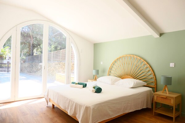 Foto van Piscine/ Proche mer et village / Carry Le Rouet - Vakantiehuis in Carry-le-Rouet - BedRoom