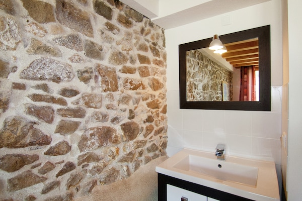 Foto van Vakantiehuis in Roussines met Privézwembad - Vakantiehuis in Roussines - BathRoom