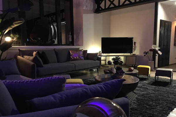 Foto van Villa in Nuaillé-d'Aunis met sauna, bubbelbad en barbecue - LivingRoom