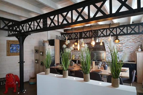 Foto van Villa in Nuaillé-d'Aunis met sauna, bubbelbad en barbecue - DiningRoom