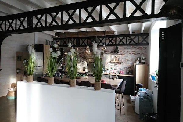 Foto van Villa in Nuaillé-d'Aunis met sauna, bubbelbad en barbecue - DiningRoom