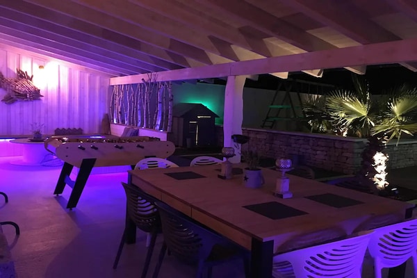 Foto van Villa in Nuaillé-d'Aunis met sauna, bubbelbad en barbecue - RecreationRoom