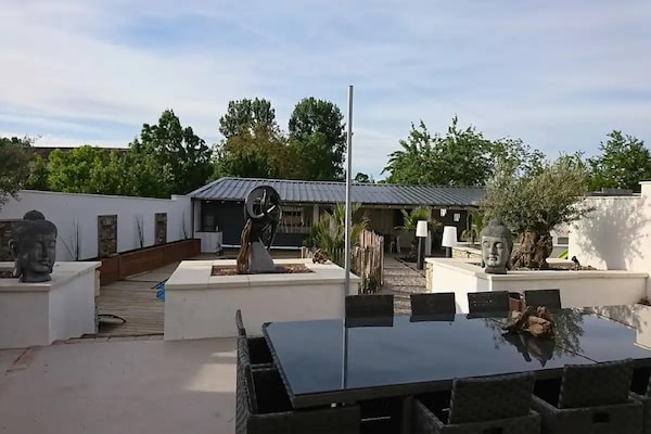 Foto van Villa in Nuaillé-d'Aunis met sauna, bubbelbad en barbecue - TerraceBalcony