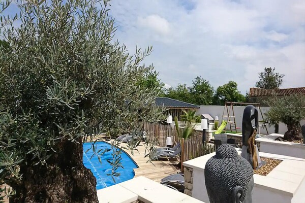 Foto van Villa in Nuaillé-d'Aunis met sauna, bubbelbad en barbecue - ExteriorSummer