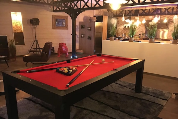 Foto van Villa in Nuaillé-d'Aunis met sauna, bubbelbad en barbecue - RecreationRoom