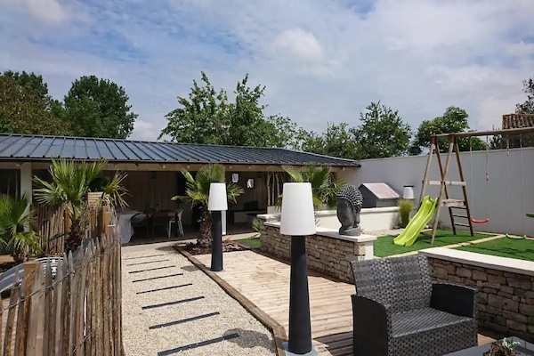 Foto van Villa in Nuaillé-d'Aunis met sauna, bubbelbad en barbecue - ExteriorSummer