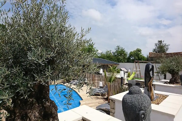 Foto van Villa in Nuaillé-d'Aunis met privézwembad - Vakantiehuis in Nuaillé-d'Aunis - ExteriorSummer