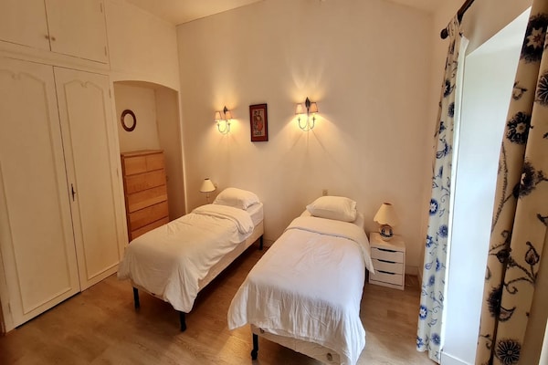 Foto van Mooi vakantiehuis met privé zwembad - Vakantiehuis in Saint-Sauvant - BedRoom