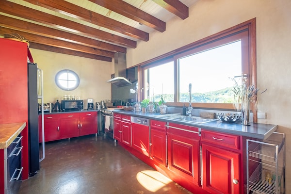 Foto van Stenen huis met zwembad en tuin - Vakantiehuis in Altillac - Kitchen
