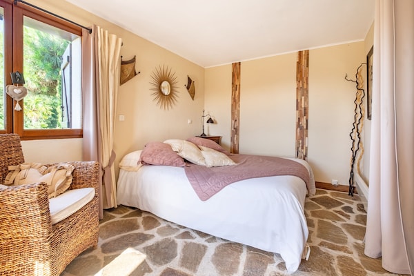 Foto van Stenen huis met zwembad en tuin - Vakantiehuis in Altillac - BedRoom