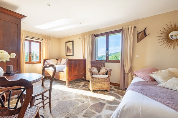 Foto van Stenen huis met zwembad en tuin - Vakantiehuis in Altillac - BedRoom