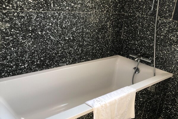 Foto van Corsica herenhuis vlakbij het strand van Canella - Vakantiehuis in Solenzara - BathRoom