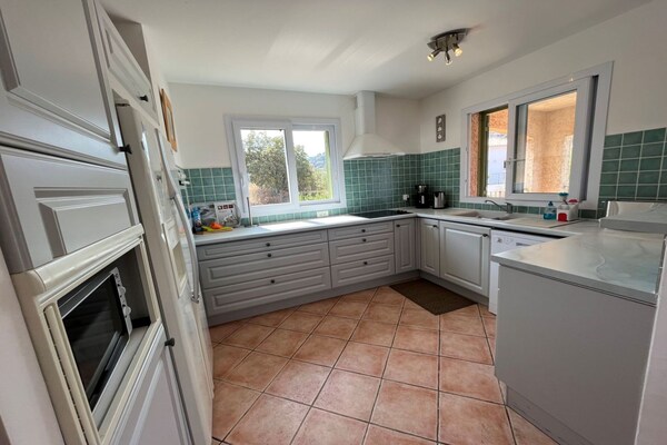 Foto van Schitterende villa met zeezicht en privé zwembad - Vakantiehuis in MONTICELLO - Kitchen