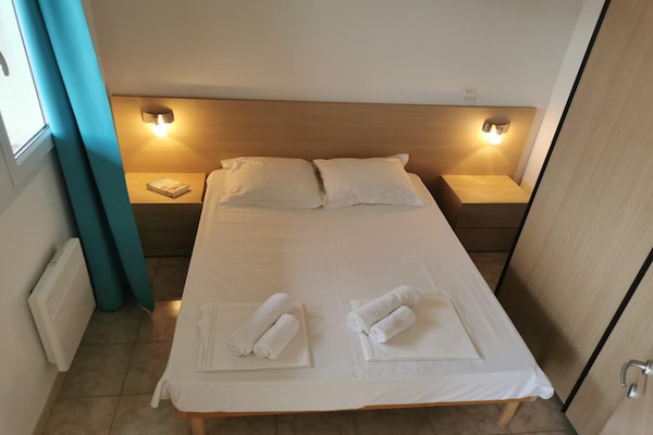 Foto van Ontspannend verblijf op Corsica met terras - Vakantiehuis in Linguizzetta - BedRoom