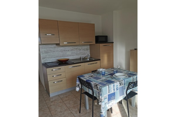 Foto van Gezinsduplex met terras in Linguizzetta - Vakantiehuis in Linguizzetta - Kitchen