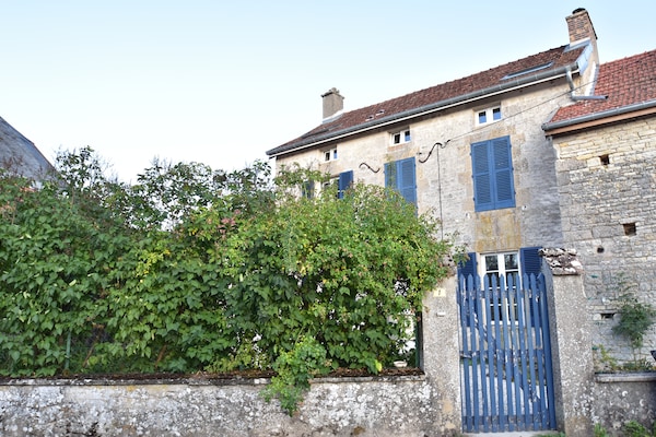 Foto van Villa met spa en zwembad - Vakantiehuis in Villiers-Les-Moines - ExteriorSummer
