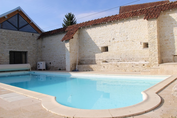 Foto van Villa met spa en zwembad - Vakantiehuis in Villiers-Les-Moines - ExteriorSummer
