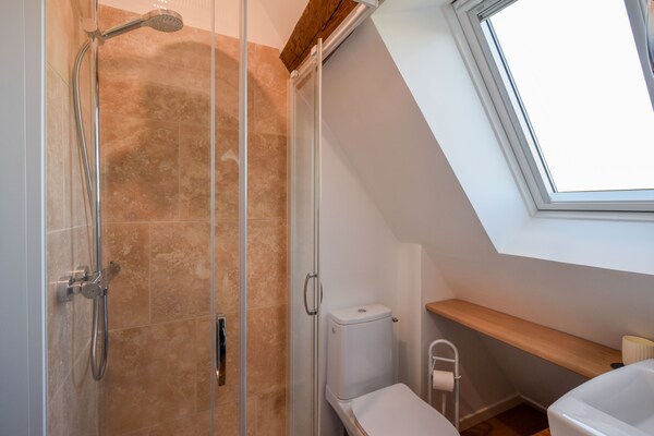 Foto van Culturele schat in de Dordogne met harige dieren - Vakantiehuis in St. Medard D'excideuil - BathRoom