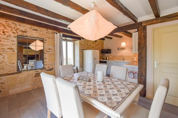Foto van Culturele schat in de Dordogne met harige dieren - Vakantiehuis in St. Medard D'excideuil - DiningRoom