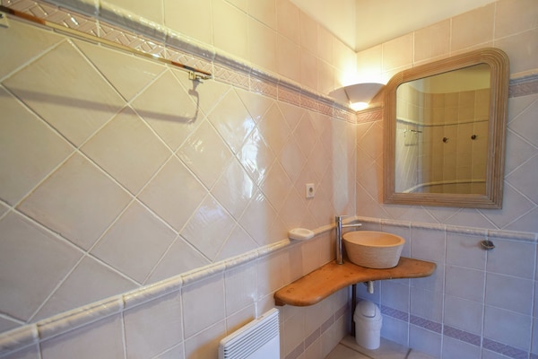 Foto van Elegante villa in Saint-Médard - Vakantiehuis in St. Medard D'excideuil - BathRoom
